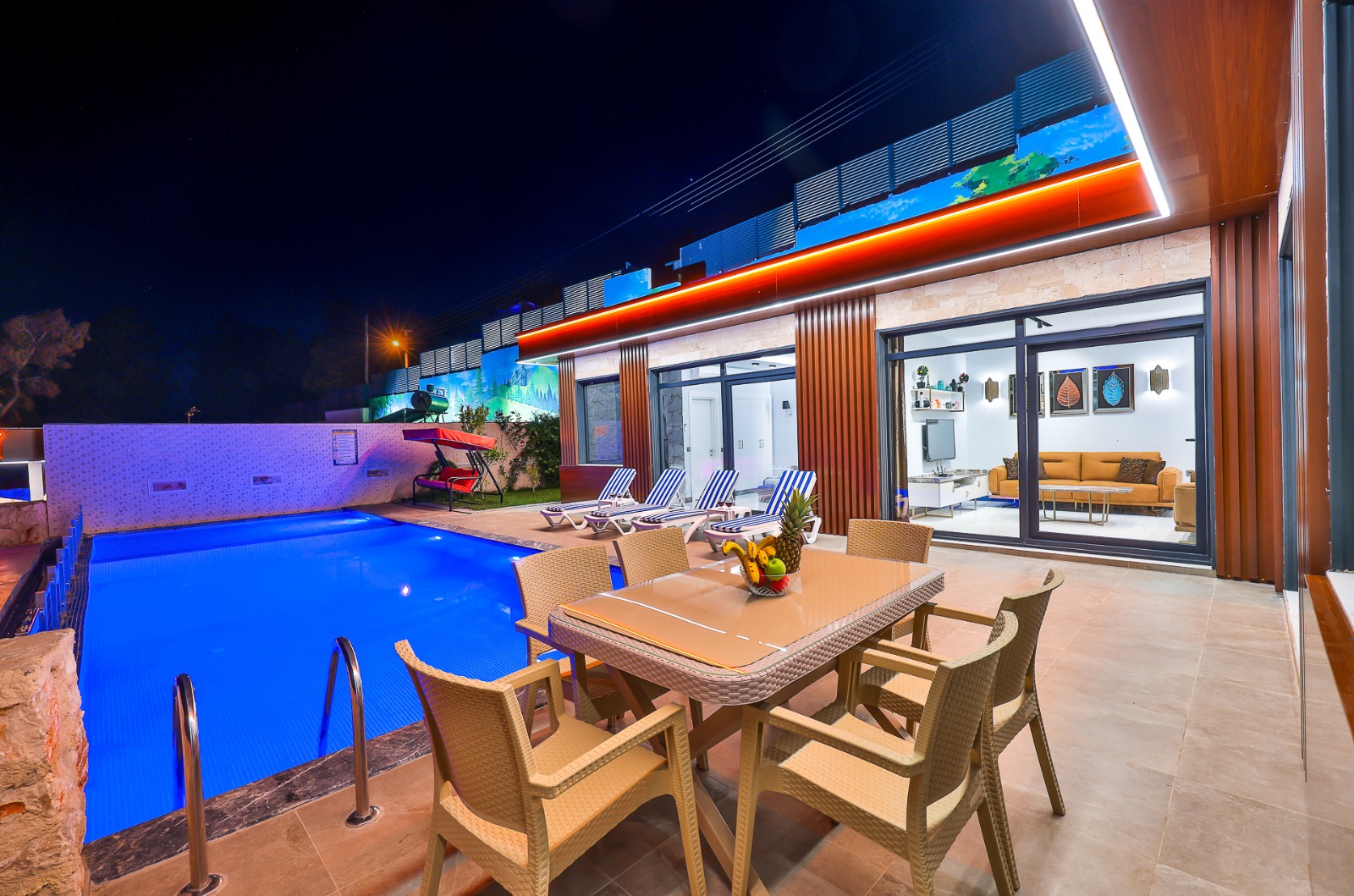 Villa gece görünümü